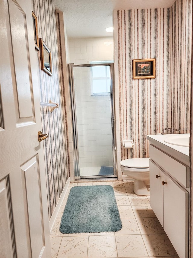 5805 Danterbury Ct, Lakeland, FL 33810 - bathroom featuring a shower with door, vanity, a textured ceiling, and toilet