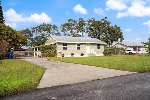 view of front of house featuring a carport and a front yard