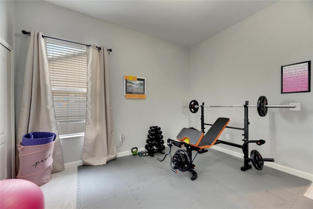 332 Lake Mariana Way, Auburndale, FL 33823 - workout room featuring baseboards