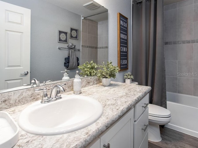 full bathroom featuring shower / bath combo with shower curtain, vanity, wood-type flooring, and toilet