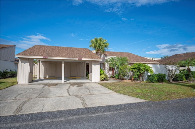 ranch-style house featuring a front yard