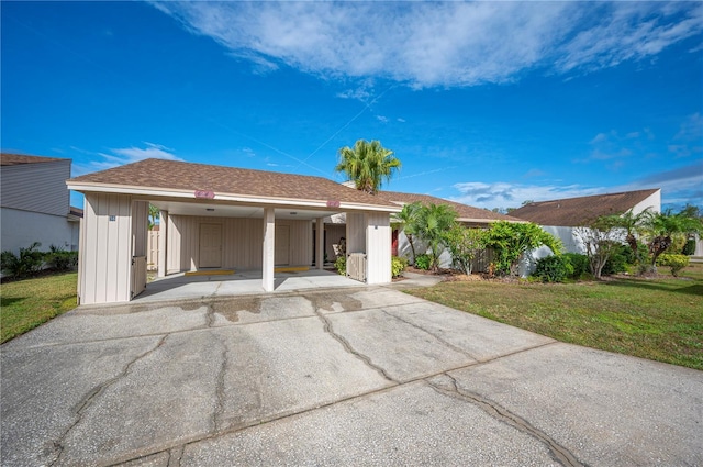 view of front facade featuring a front yard