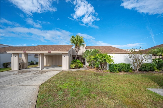 ranch-style home featuring a front lawn and a carport