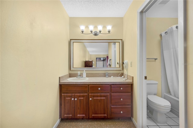 4241 Oak Loop Unit 36, Mulberry, FL 33860 - full bathroom with tile patterned floors, a textured ceiling, toilet, shower / bath combo with shower curtain, and vanity