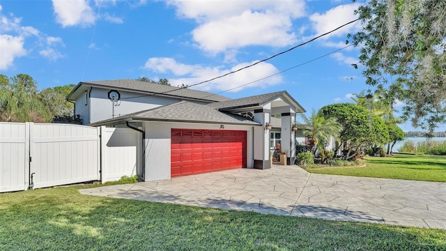 view of front facade featuring a garage and a front yard