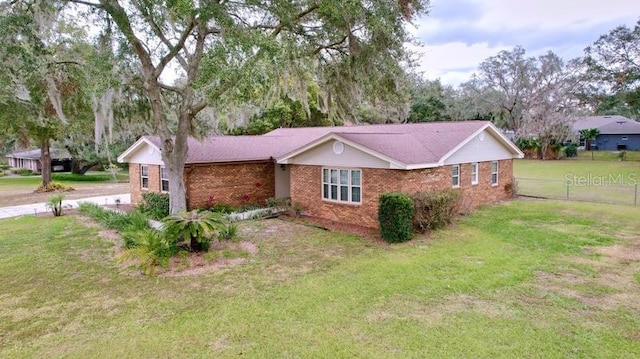 ranch-style house featuring a front lawn