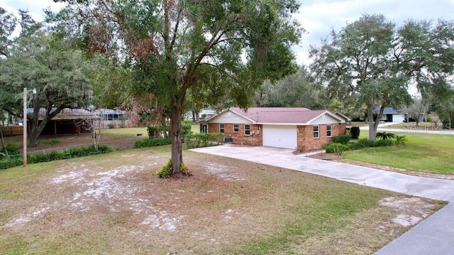 view of front of home featuring a front yard