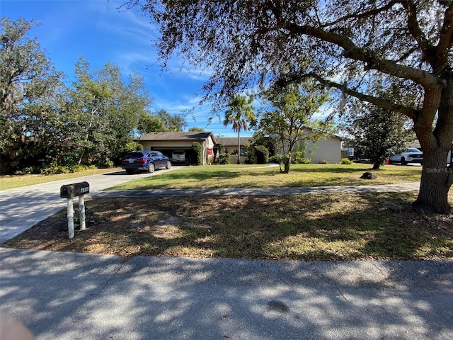 single story home with a front yard