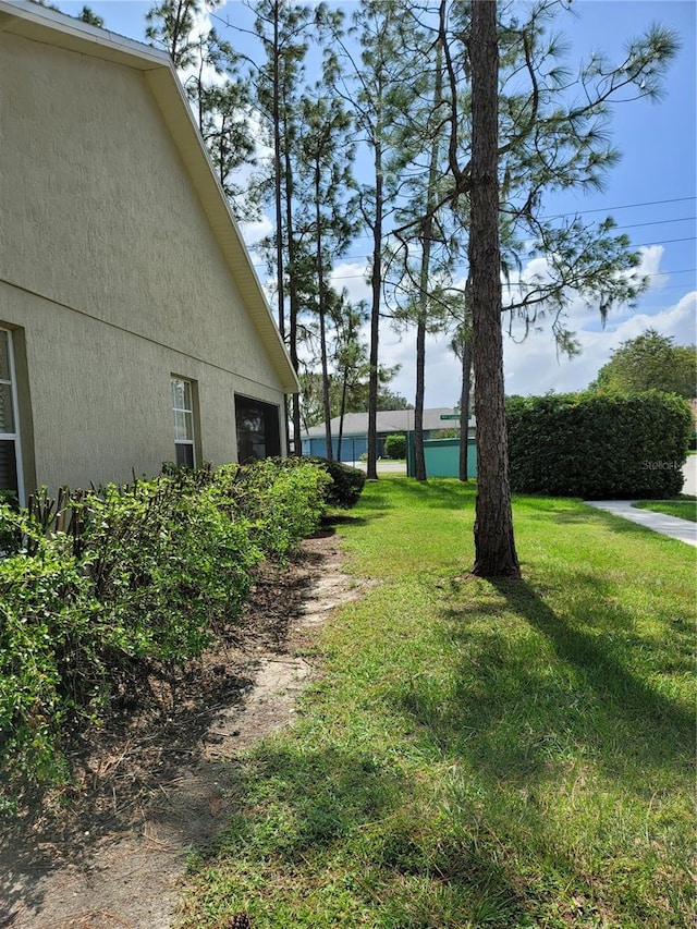 view of yard featuring a water view