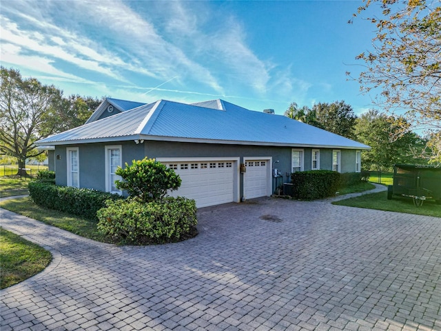 view of front facade featuring a garage