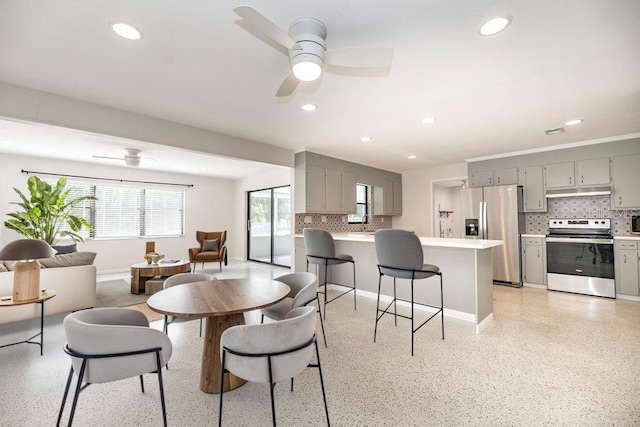 dining area featuring ceiling fan, baseboards, light speckled floor, and recessed lighting