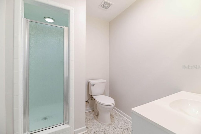 full bath with a stall shower, baseboards, visible vents, toilet, and speckled floor