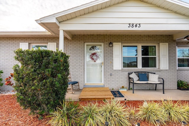 property entrance featuring a porch