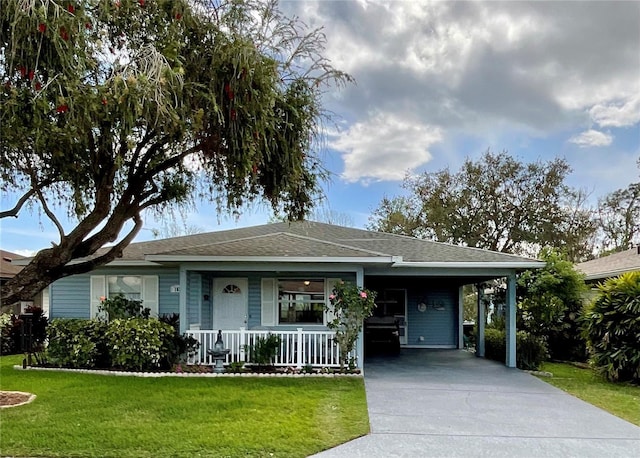 view of front of home featuring a porch, driveway, roof with shingles, a carport, and a front lawn