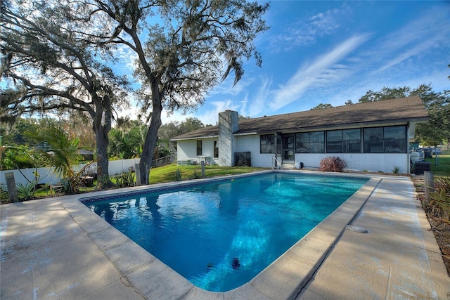 view of swimming pool