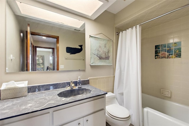 full bathroom featuring shower / bath combination with curtain, vanity, and toilet