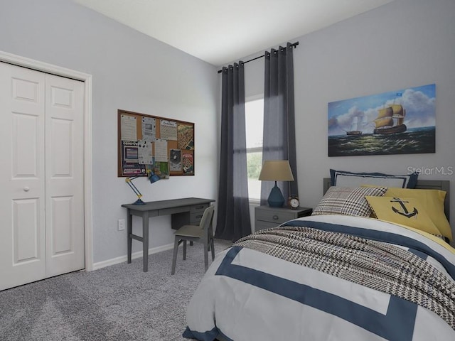 bedroom with carpet flooring and a closet