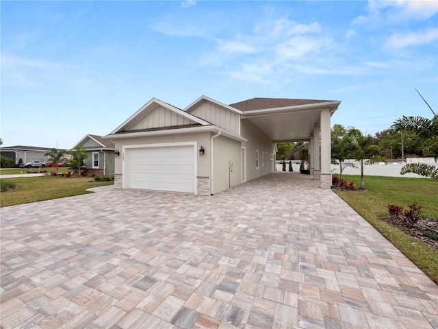 view of front of home featuring a front lawn, a garage, and a carport