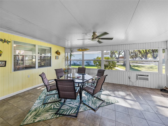 sunroom with ceiling fan