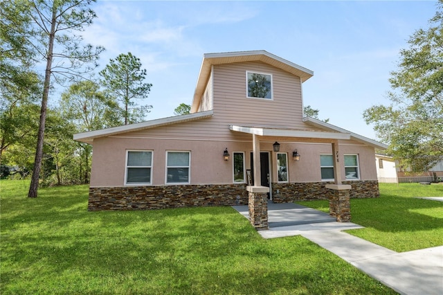 view of front of house featuring a front lawn