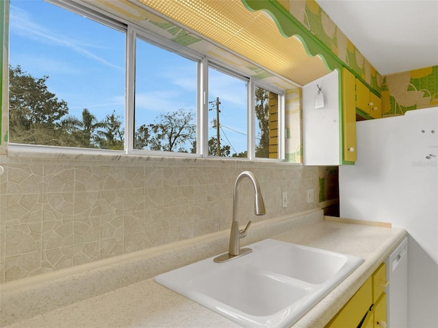 kitchen with sink, white refrigerator, and decorative backsplash