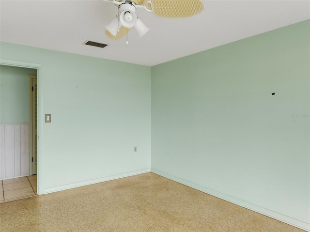 empty room with ceiling fan