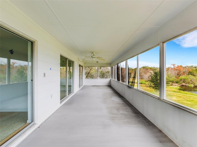 unfurnished sunroom with a healthy amount of sunlight and ceiling fan