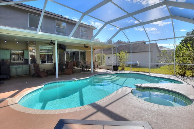 view of swimming pool featuring an in ground hot tub, ceiling fan, a lanai, and a patio