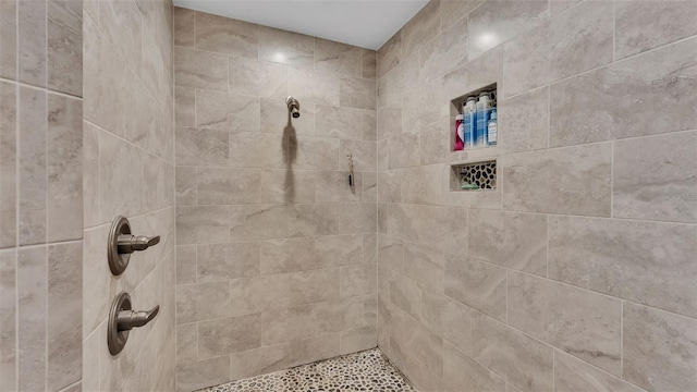 bathroom featuring tiled shower