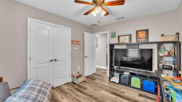 living room with hardwood / wood-style flooring and ceiling fan