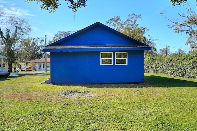 view of side of property featuring a yard