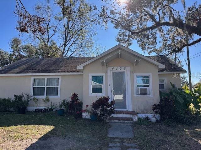 view of front of property with a front yard