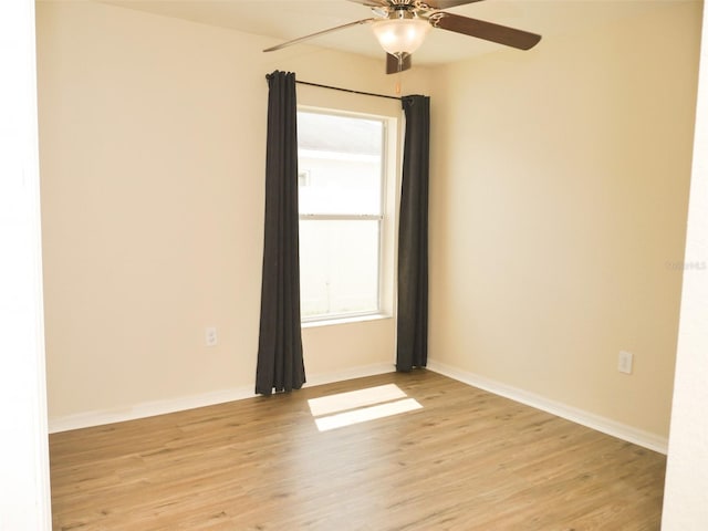 unfurnished room featuring light wood-style floors, a ceiling fan, and baseboards