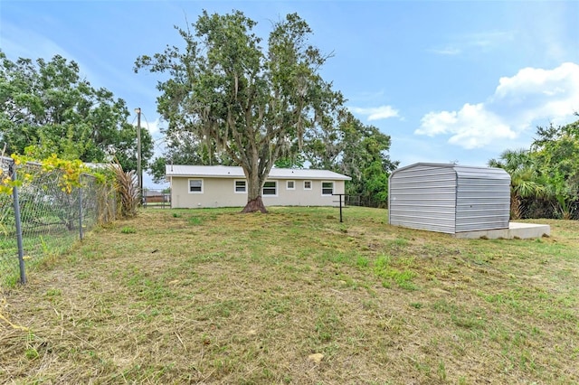 view of yard with a storage unit