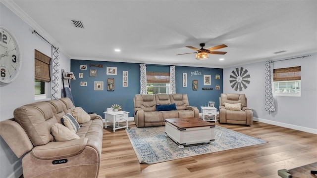 living room featuring ceiling fan, light hardwood / wood-style floors, and crown molding