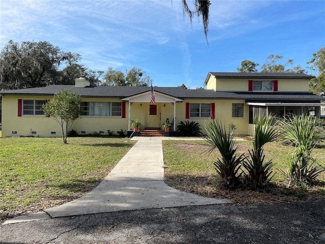 view of front of home featuring a front lawn