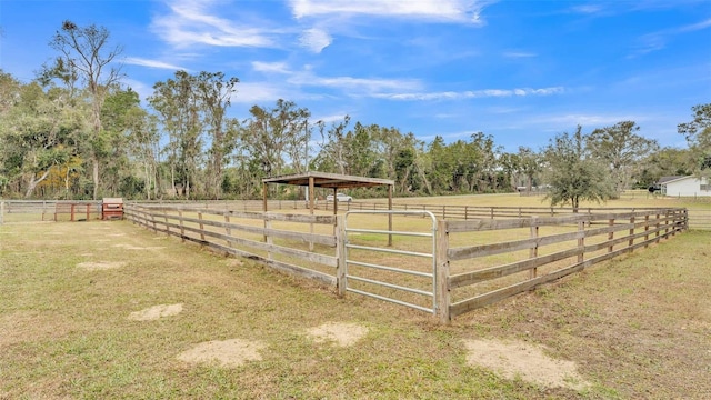 view of yard featuring a rural view