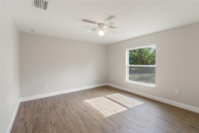 unfurnished room with wood-type flooring and ceiling fan