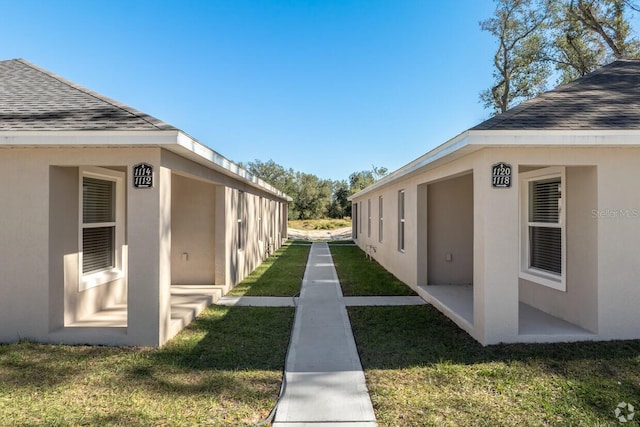 view of yard featuring a patio area