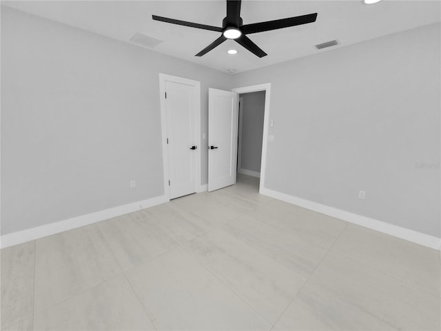 empty room featuring ceiling fan