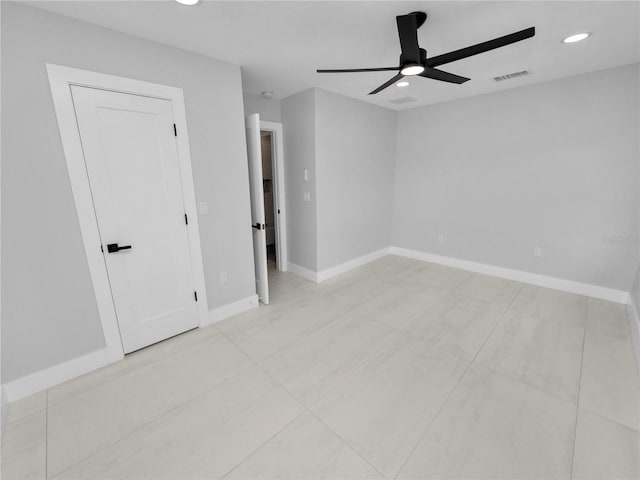 empty room with ceiling fan