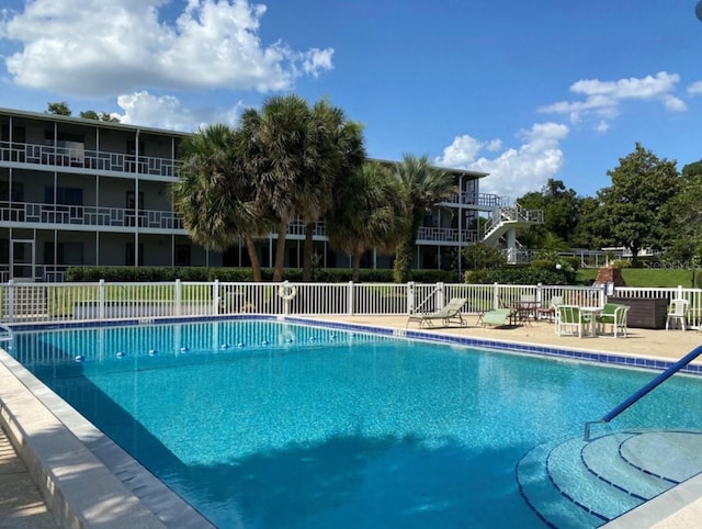 view of swimming pool