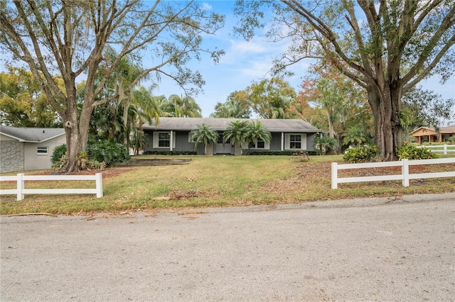 single story home featuring a front lawn