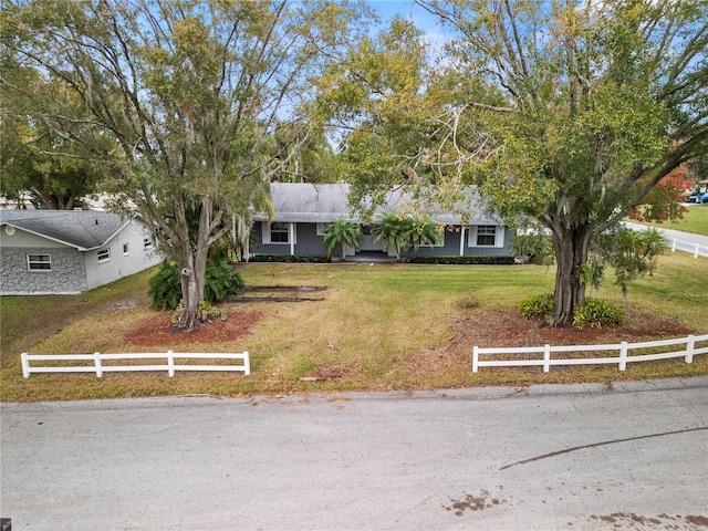 view of front facade with a front yard