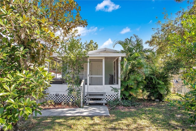 exterior space featuring a front yard