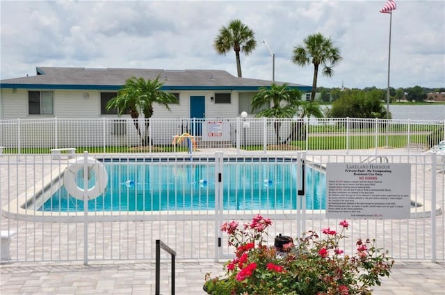 view of swimming pool