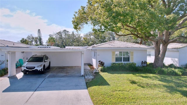 view of front of house featuring a front lawn and a carport