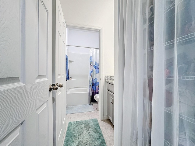 full bathroom with toilet, vanity, and shower / tub combo