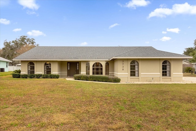 single story home with a front lawn