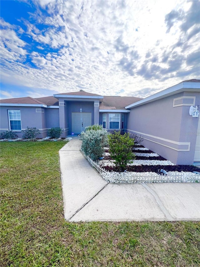 view of front of house with a front lawn